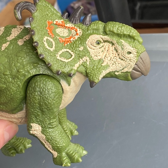 Jurassic World Fallen Kingdom Roarivores SINOCERATOPS 10” Jurassic Park Mattel - Picture 11 of 12
